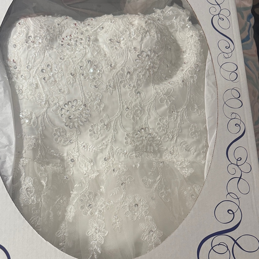 Elegant White Floral Lace Wedding Dress